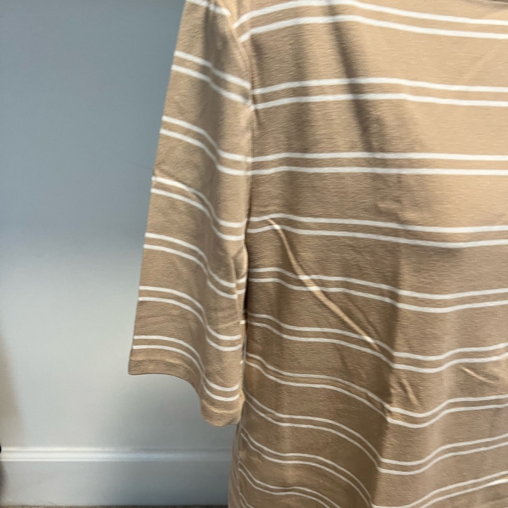 Like new strip tee - Picture 2 of 3